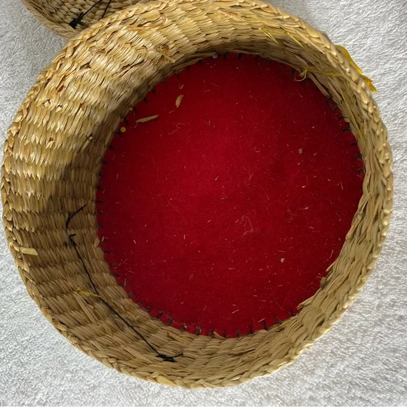 Vintage “Sarah’s Stuff” Decorated Small Round Basket With Lid - Picture 8 of 12